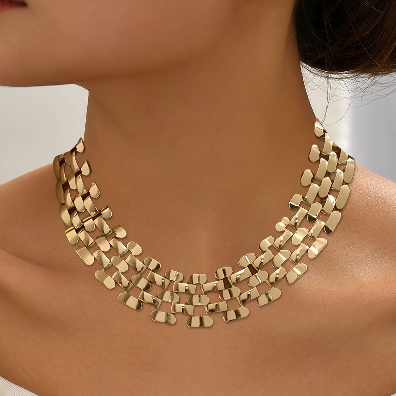 Collier audacieux à maillons hexagonaux creux dorés