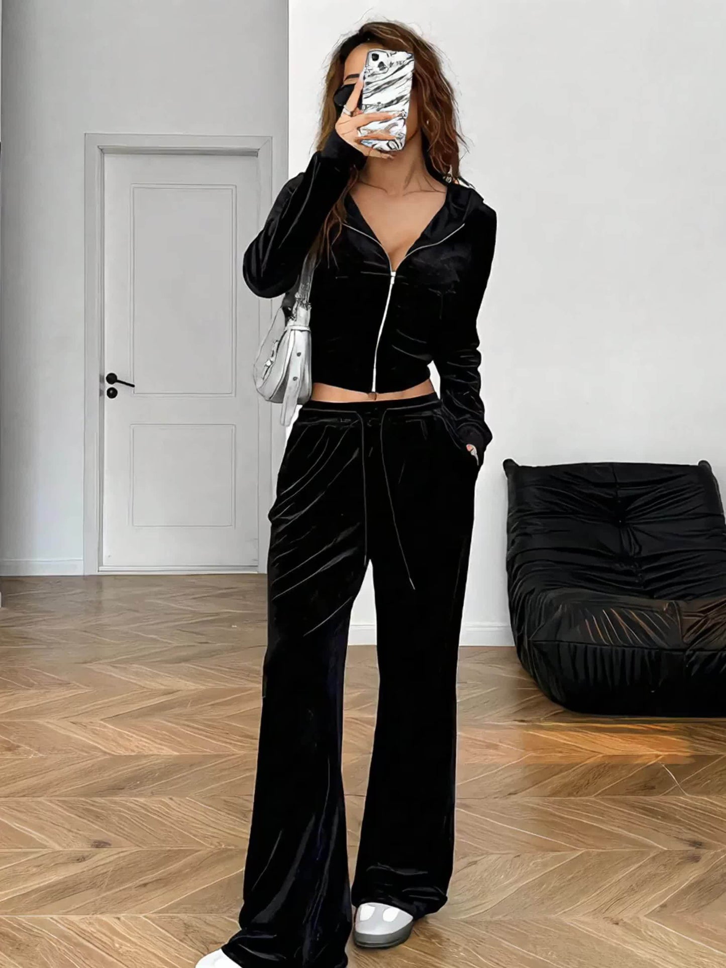 Ensemble décontracté printemps/été pour femme : haut à capuche zippé noir orné de strass et pantalon à poches.