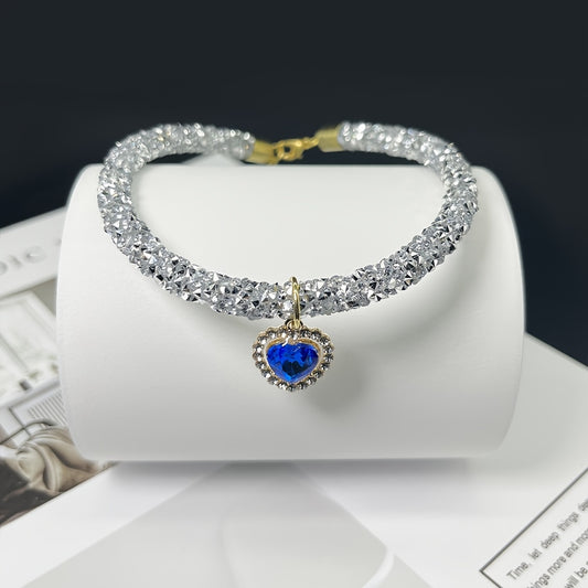 Collier pour animaux de compagnie orné de strass et d'un pendentif en forme de cœur