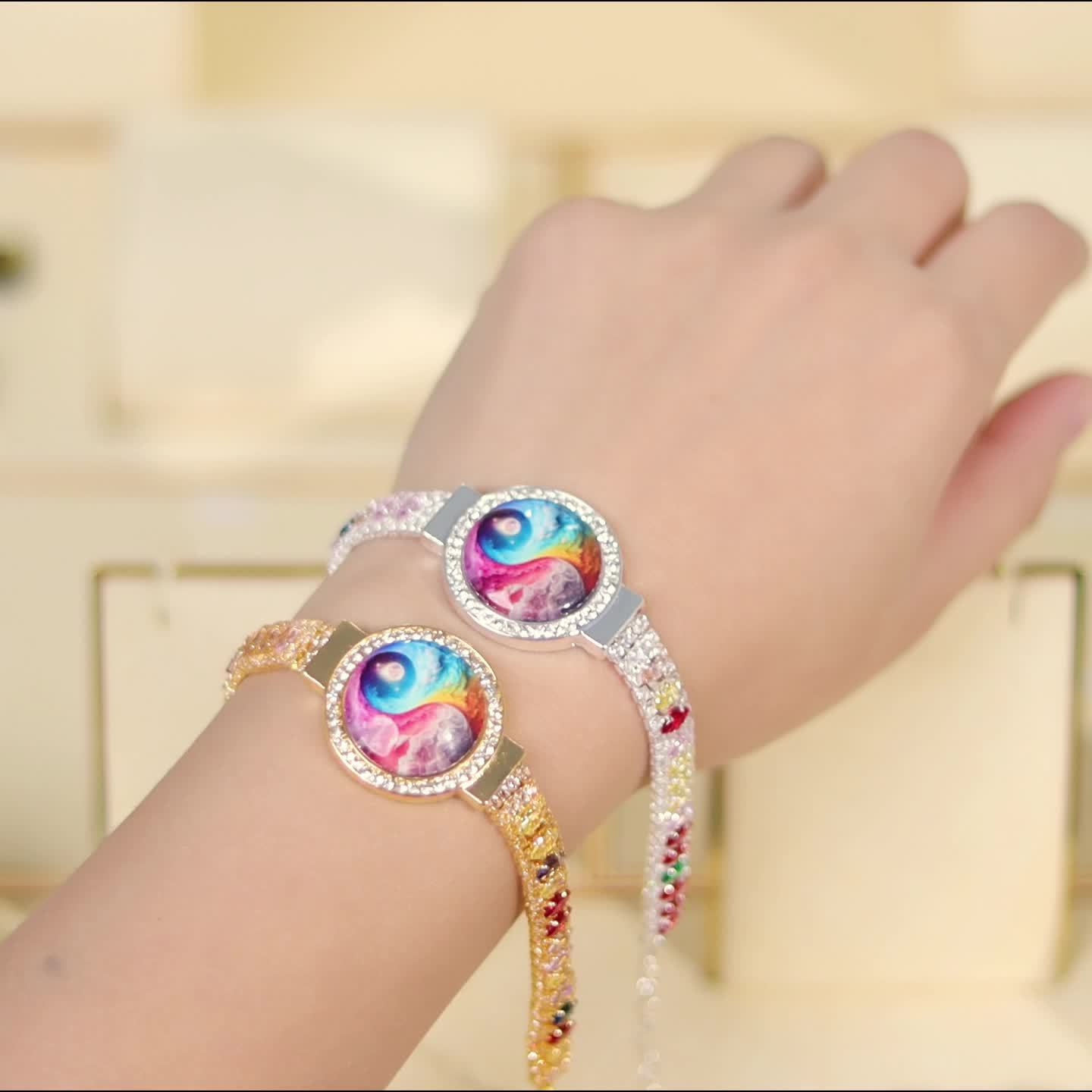 Bracelet  pour femme en zircone synthétique colorée (1 pièce), idéal pour offrir ou à porter au quotidien.