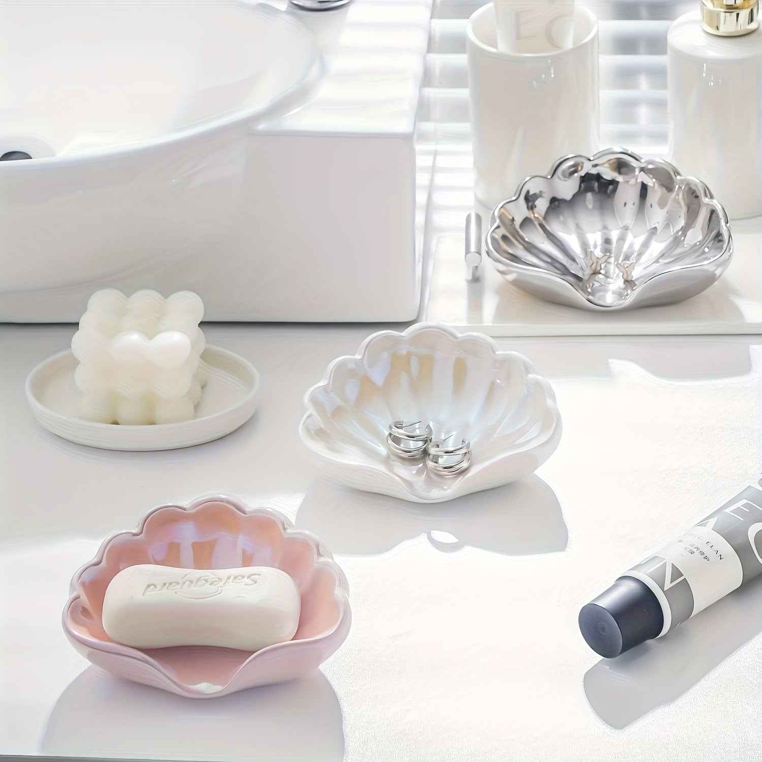 Light Luxury Bathroom Soap Dish, Shell Soap Holder with Drainage System for Creative Sink Organization and Storage, Space-Saving Bath Accessory Organizer, Multi-Functional Soap Dispenser and Sponge Caddy, Decorative Shower Sh