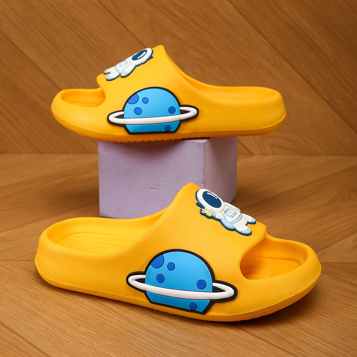 Boys' Cartoon Astronaut Slippers - Casual Cute Minimalist EVA Slip-On Sandals for Home & Outdoor - Breathable Lightweight Non-Slip for Children 14 and Under - Topdecheztop.fr