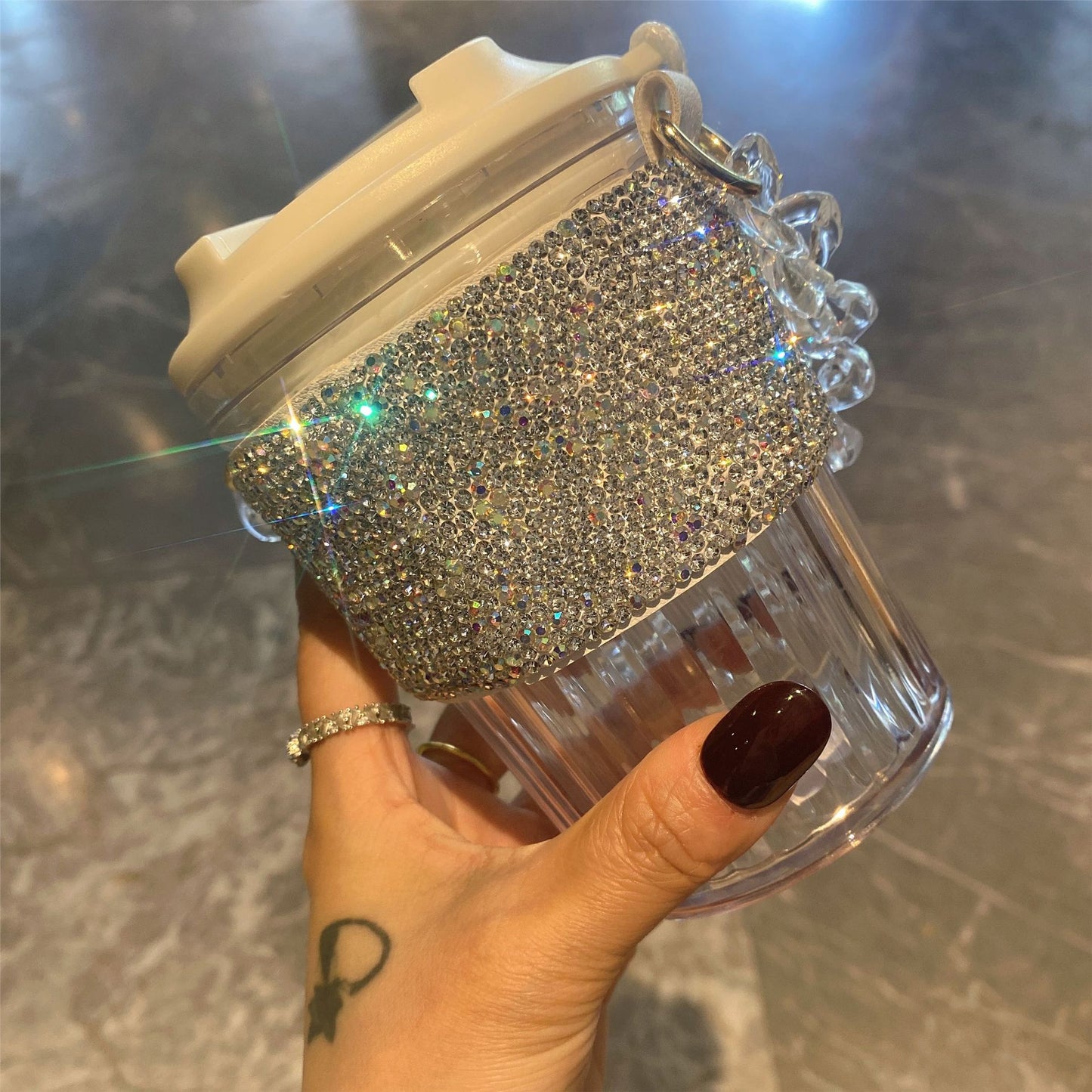 Tasse à eau; incrustée de diamants pour femme