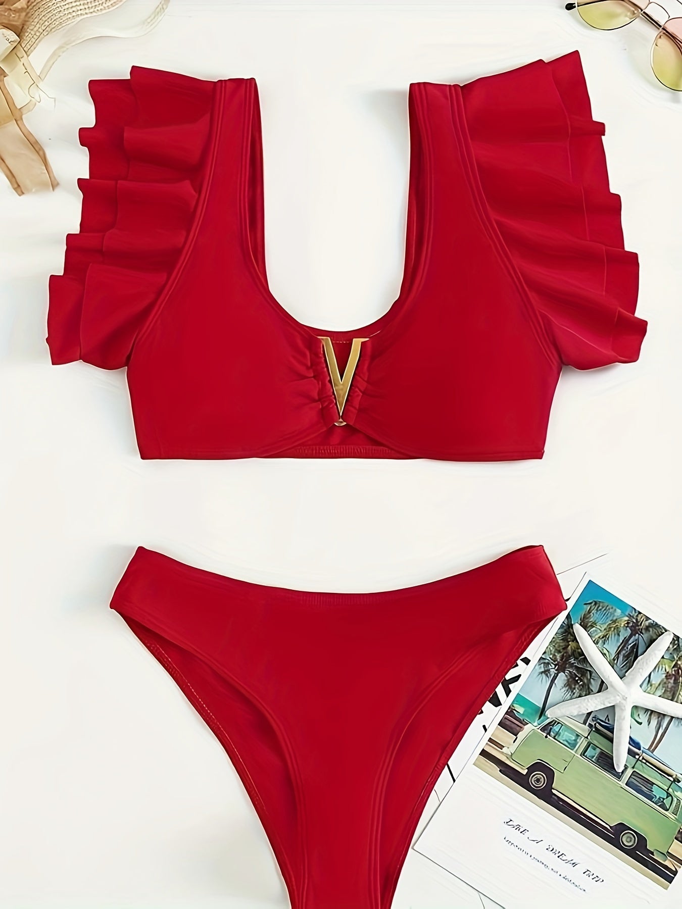 Ensemble bikini rouge élégant avec détail « V » doré