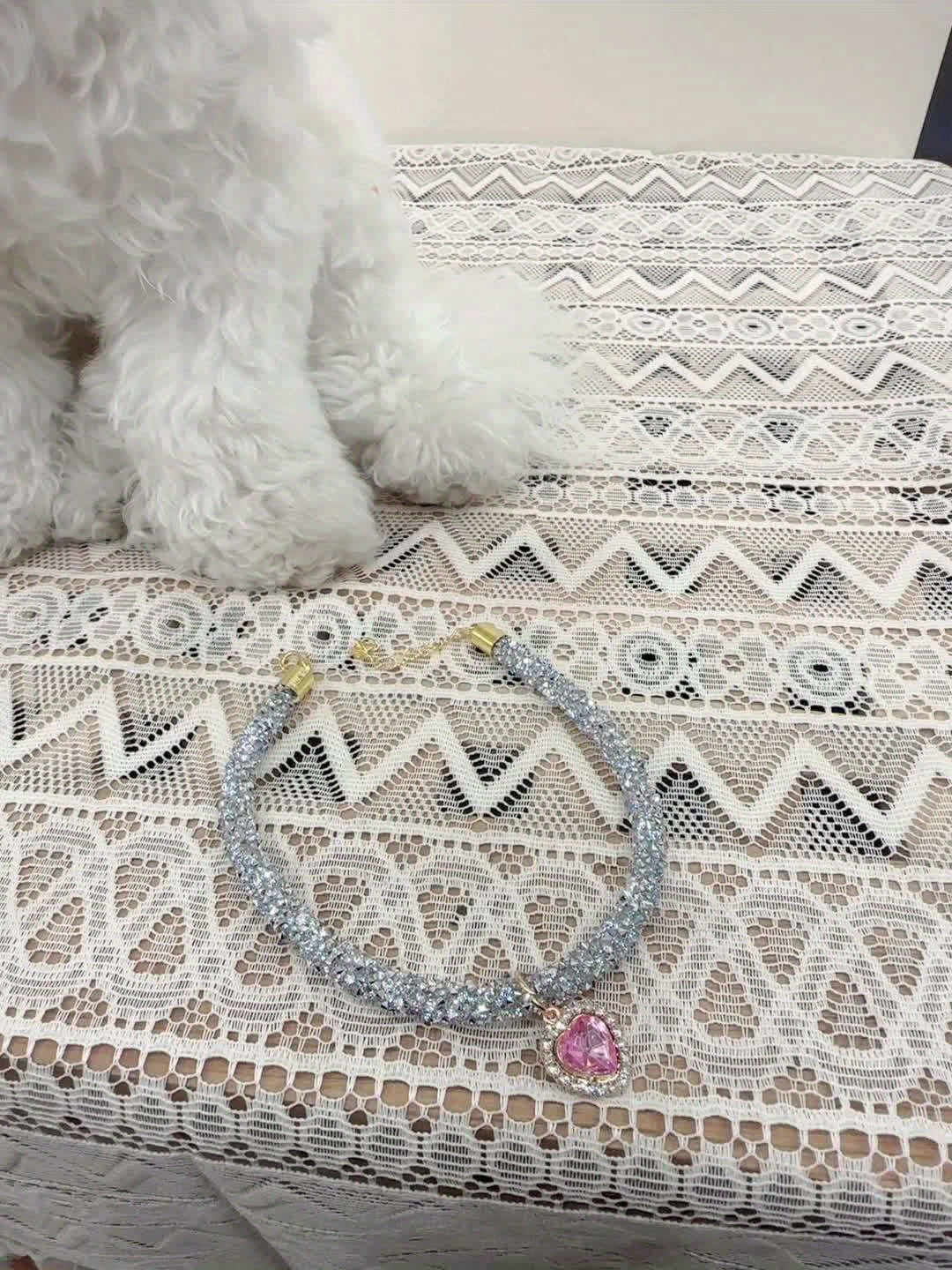 Collier pour animaux de compagnie orné de strass et d'un pendentif en forme de cœur