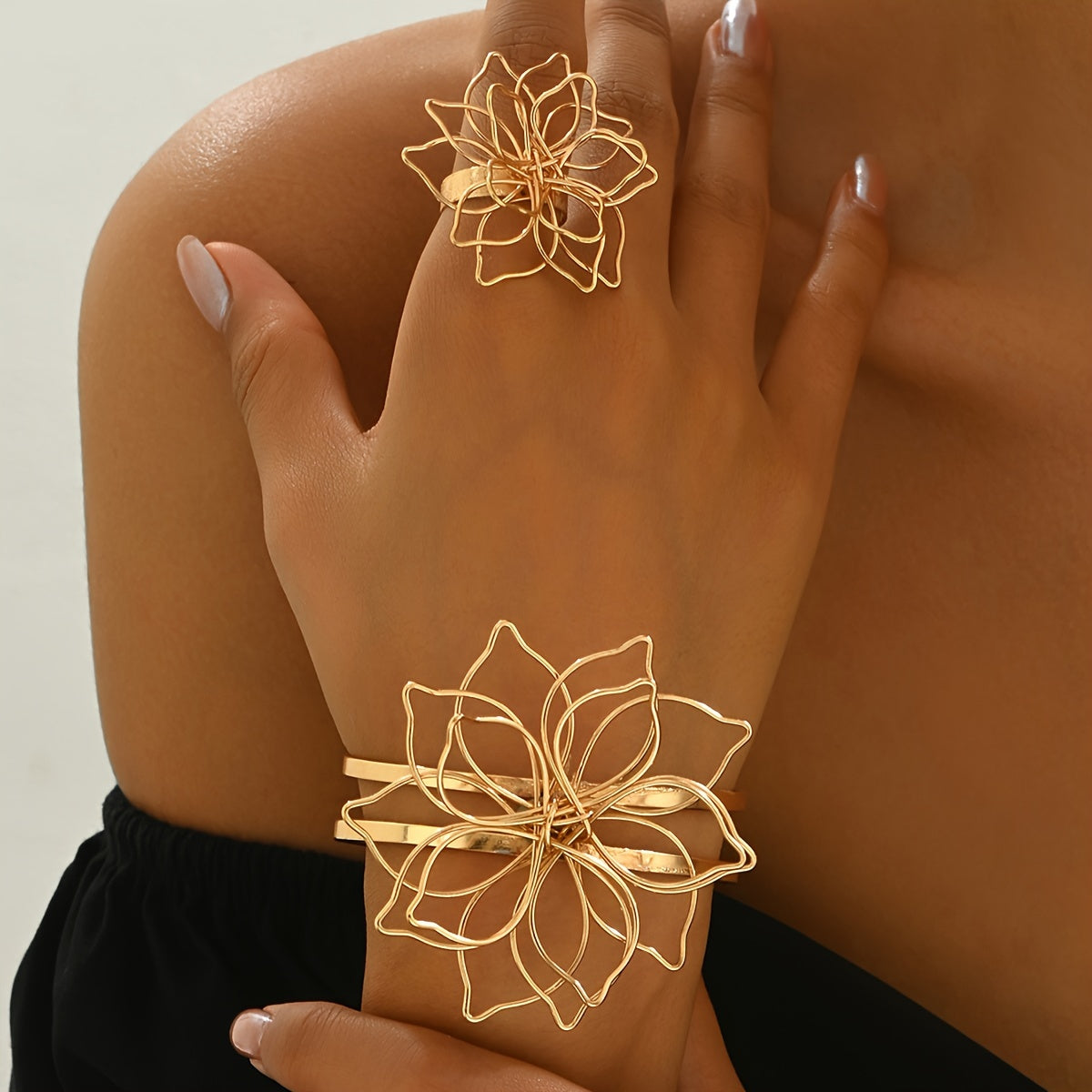 Ensemble de 2 bijoux élégants vintage dorés ajourés en forme de fleur