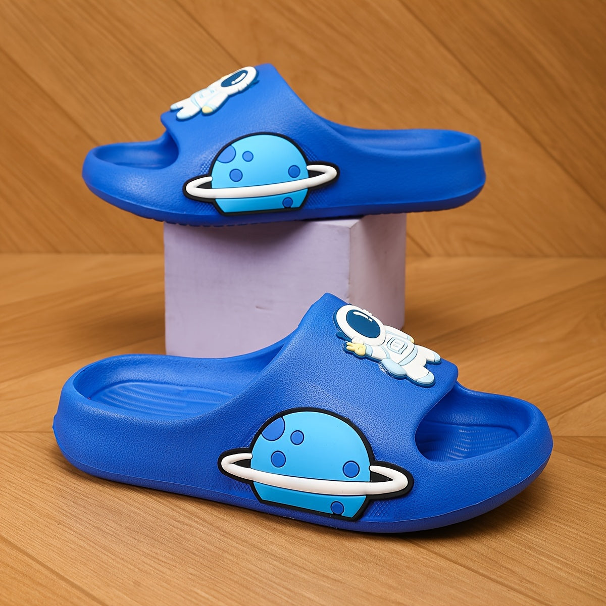 Boys' Cartoon Astronaut Slippers - Casual Cute Minimalist EVA Slip-On Sandals for Home & Outdoor - Breathable Lightweight Non-Slip for Children 14 and Under - Topdecheztop.fr