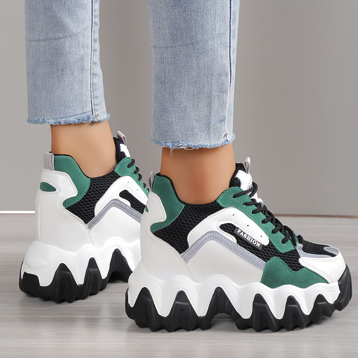 Chaussures de sport élégantes pour femmes, avec semelles épaisses