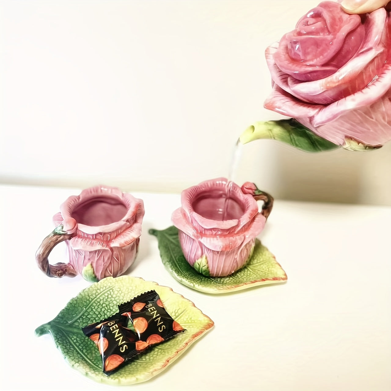 Service à thé en céramique peinte à la main