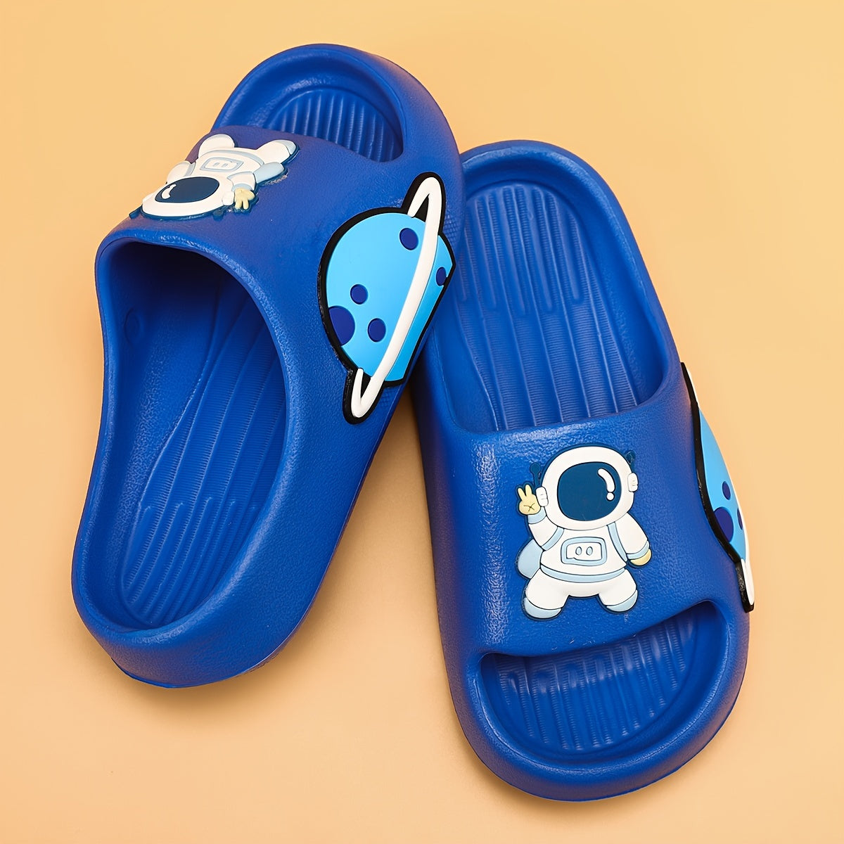 Boys' Cartoon Astronaut Slippers - Casual Cute Minimalist EVA Slip-On Sandals for Home & Outdoor - Breathable Lightweight Non-Slip for Children 14 and Under - Topdecheztop.fr