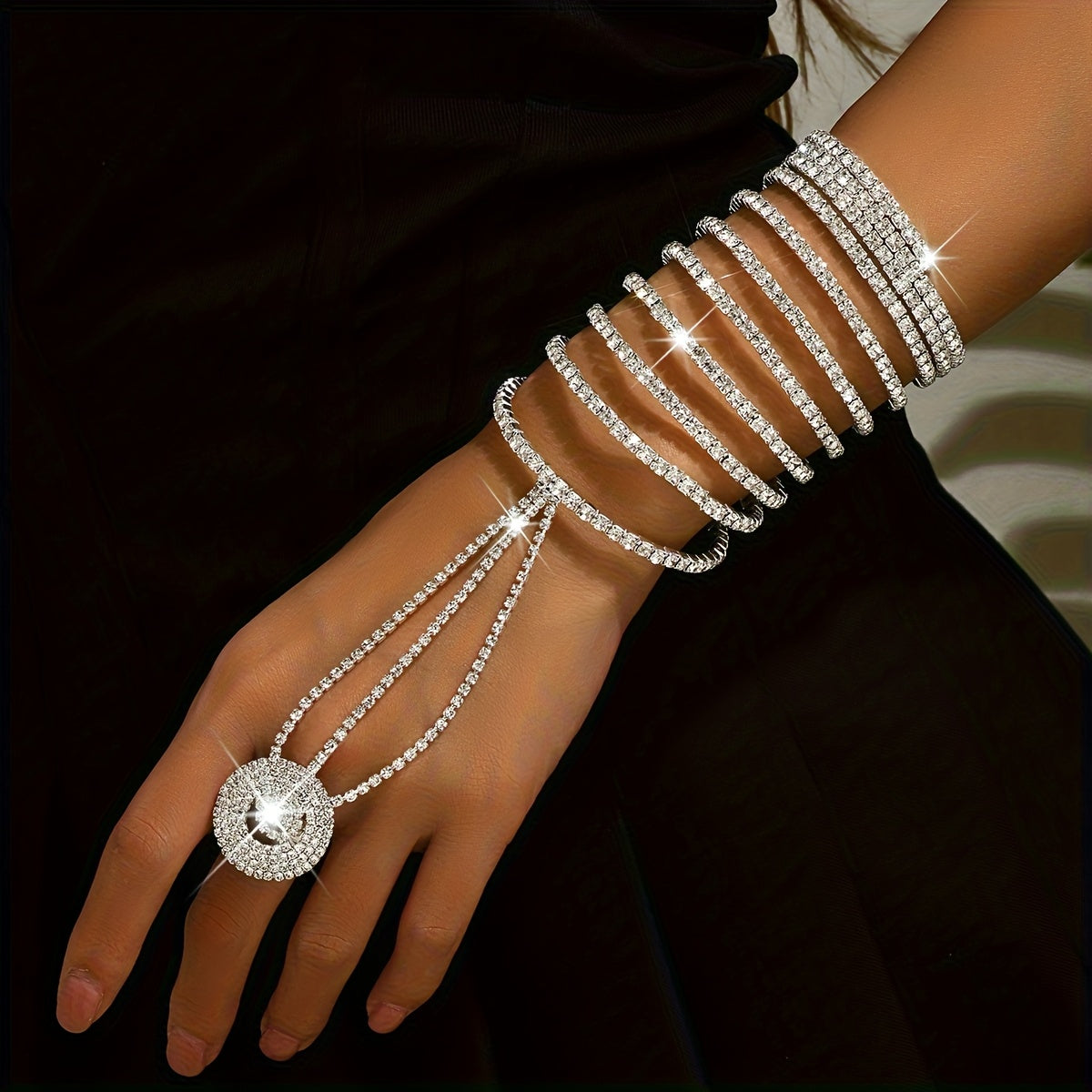 Bracelet pour femme orné de strass