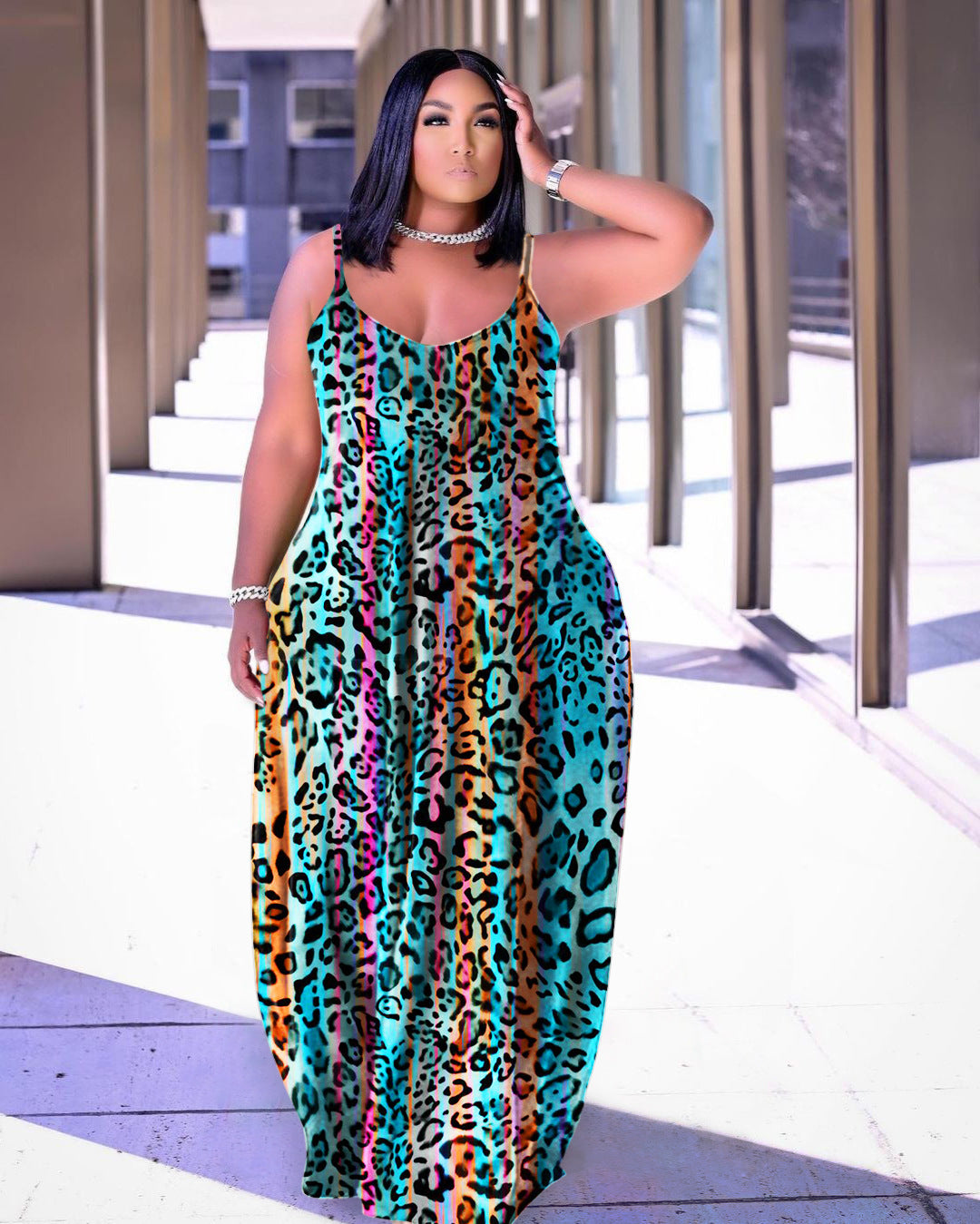 Robe d'été légère à fines bretelles et imprimé floral