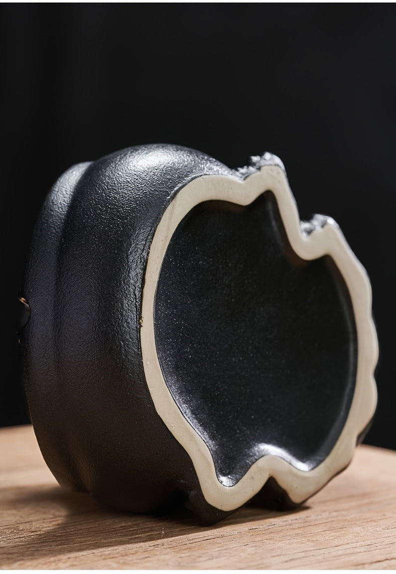 Cendrier en porcelaine en forme de chien