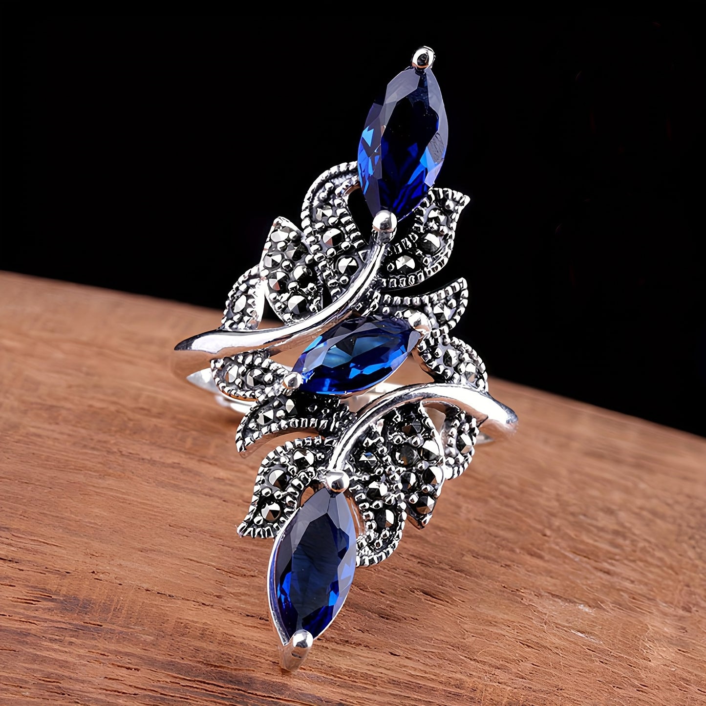 Découvrez l'élégance intemporelle avec cette bague large ajustable