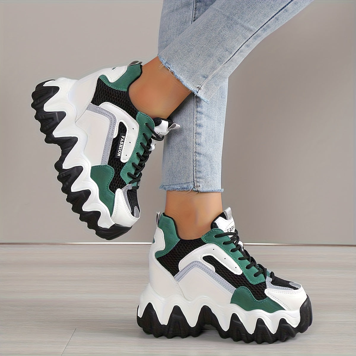 Chaussures de sport élégantes pour femmes, avec semelles épaisses